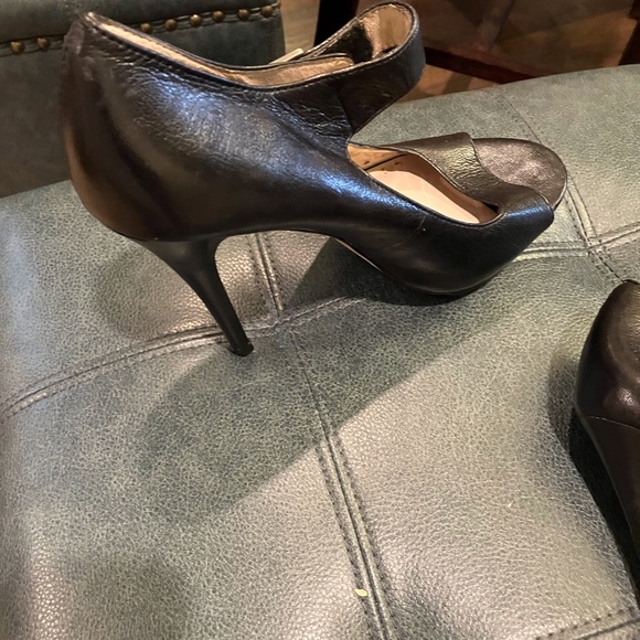 Michael Kors Shoes - Picture 2 of 8